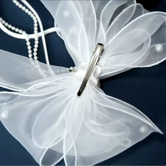 Oversized White Mesh Bow With Pearls Hair Clip main image 8